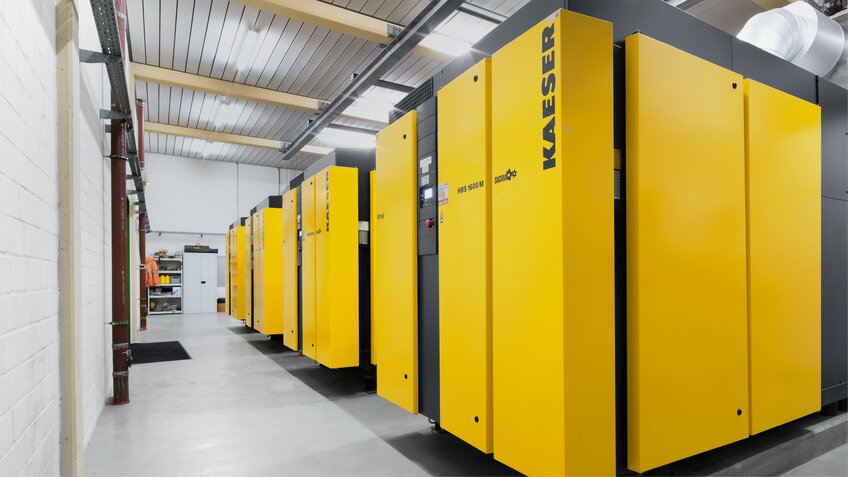 KAESER Gebläse-Systemlösung mit Schrauben-, Drehkolben- und Turbogebläsen zur energieeffizienten Prozessluftversorgung in Kläranlagen.