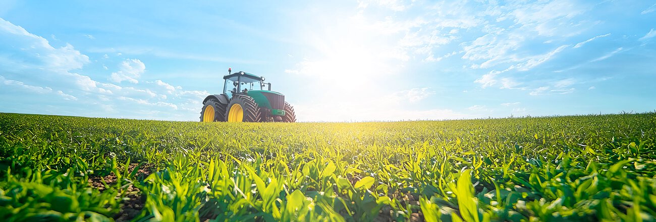 Air compressors from KAESER KOMPRESSOREN in use in agriculture – Robust solutions for all agricultural applications and machinery operation.