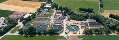 The Hirblingen wastewater treatment plant is equipped with six rotary screw blowers from KAESER.