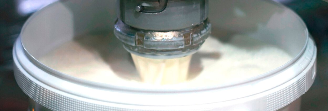 KAESER blowers for ‘Bayerische Milchindustrie eG’ - Image shows filling of milk product