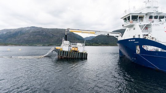 Feed barges working with compressed air from KAESER.