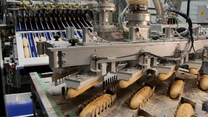 Pneumatische Greifer an der automatisierten Backwaren-Fertigungslinie von Panike.