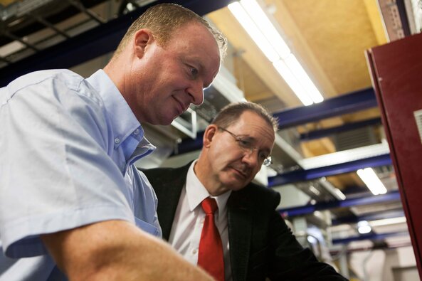 Hages วิศวกรของ Kaeser และ Baumgarten พนักงานของ ZF Friedrichshafen ในการประชุม