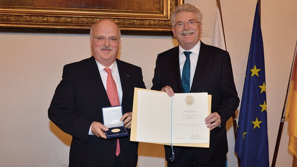 Thomas Kaeser was awarded the State Medal for outstanding service to the Bavarian economy.