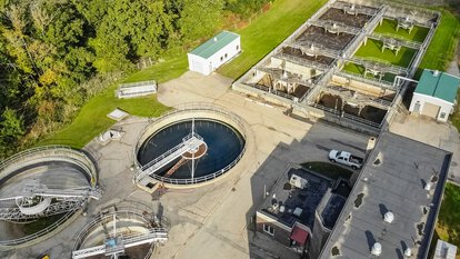 Luftaufnahme der Kläranlage in den USA, die durch KAESER den Energieverbrauch um 47 % gesenkt hat.