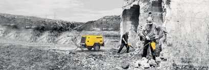 M59 air compressor in use during demolition work – portable compressor for efficient compressed air supply on the construction site.